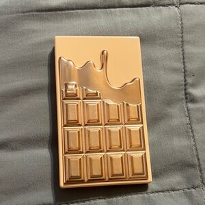 Makeup Revolution Chocolate Eyeshadow Palette - Gold